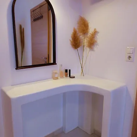 Surfer Studios Mikri Vigla